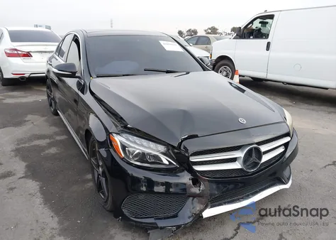 2015 Mercedes-Benz C 300 Luxury/Sport z USA, uszkodzony, nr VIN 55SWF4JB5FU064222